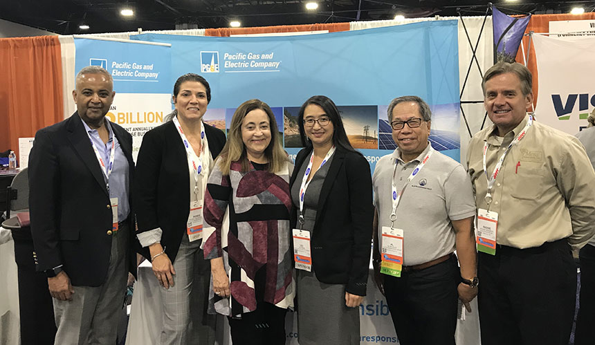 A group of PG&E employees at a conference.