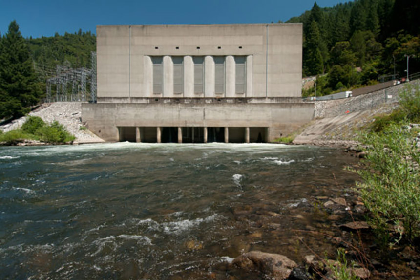 Dam wiht river in foreground